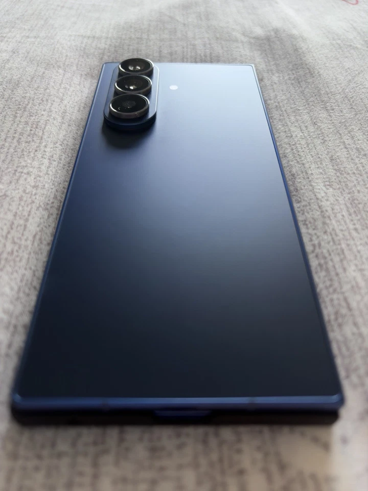 Smartphone Samsung Galaxy Z Fold 7 5G 512GB, Desbloqueado, Sombra Azul Foto 2 de 4