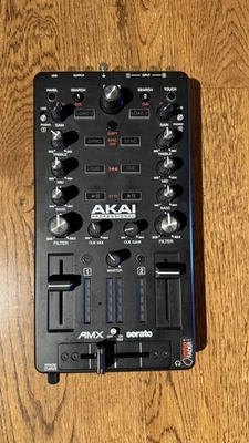 Contrôleur DJ Akai AMX Serato - Photo 1/4