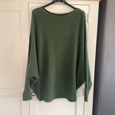 ITALIAN OLIVE  GREEN SLOUCHY BATWING FINE KNIT JUMPER. 14-16.