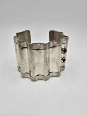Modernist Sterlingsilber Welle Granat Cabochon breite Manschette Armband