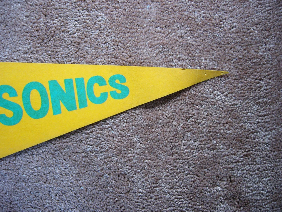1970'S SEATTLE SUPERSONICS NBA BASKETBALL PENNANT FLAG SHARP!! - Image 4 of 4