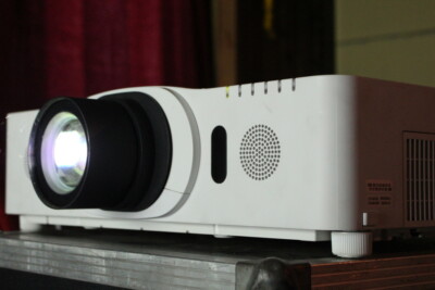 *Hitachi CP-WX8240*Beamer Projektor projector(Christie LWU401/InFocus IN5134)