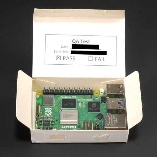 Raspberry Pi 5 con connettore antenna WiFi esterno (U.FL) - Foto 4 di 21