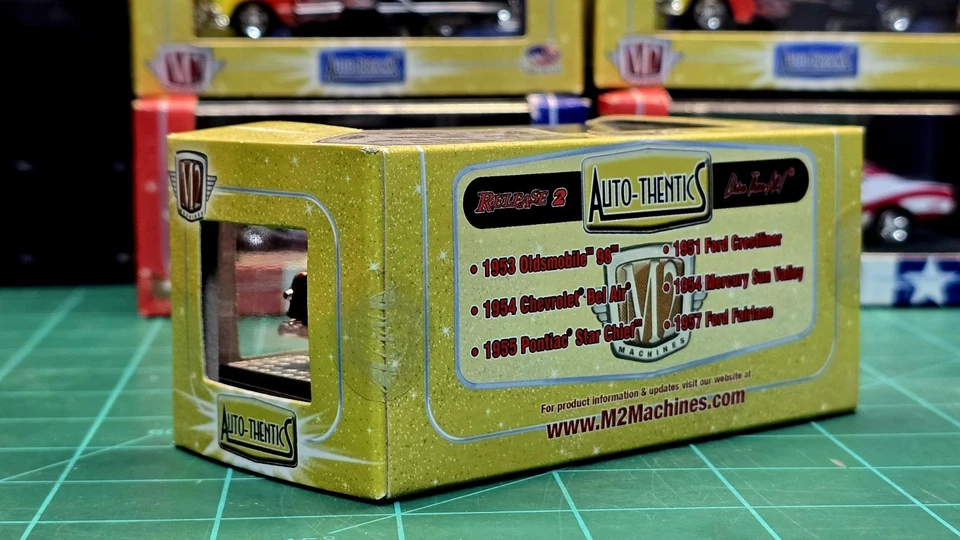 M2 MACHINES 1955 PONTIAC STAR CHIEF - Image 4 of 4