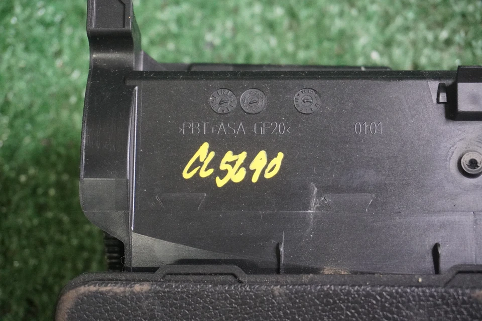 2009 2010 MERCEDES BENZ C300 INFO DASH DISPLAY SCREEN BEZEL OEM A20468012319F45 - Image 4 of 4