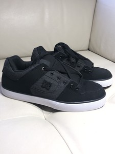 tenis dc novo
