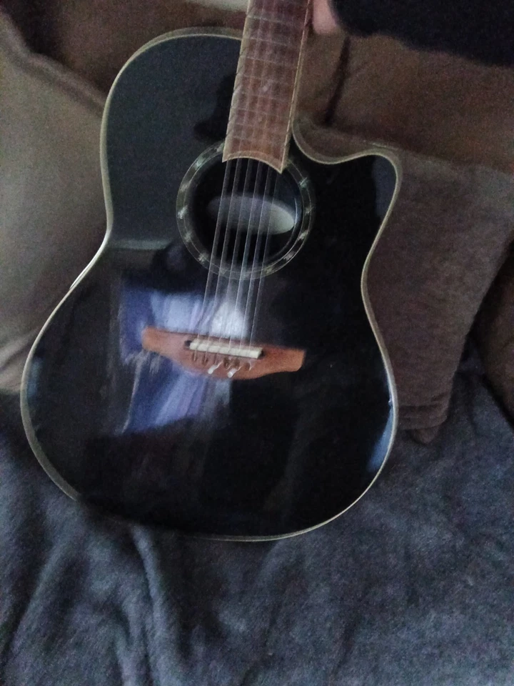 Guitarra eléctrica acústica Ovation Foto 2 de 4