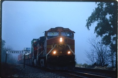 BNSF 4443 lynxville wi sep4-04  35mm photo slide wisconsin advertising