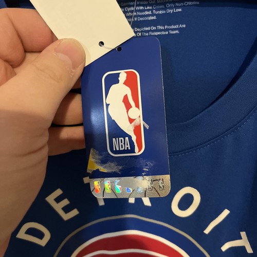 Detroit Pistons NBA Medium Casual Short Sleeve T-Shirt Blue NWT Women LICENSED - Picture 4 of 10