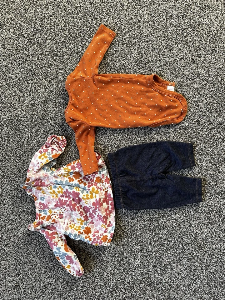 Paquete de ropa Carter’s para niña recién nacida, conjunto de 19 piezas, talla recién nacida Foto 3 de 4