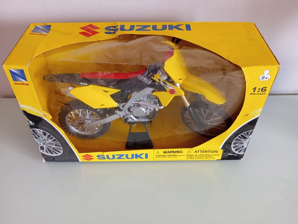 modellino moto suzuki 1/6 newray da collezione - Immagine 2 di 4