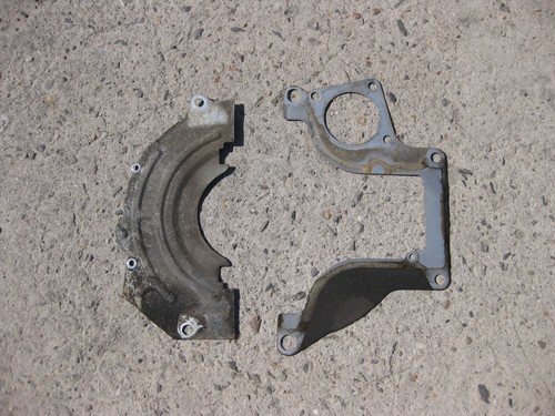 Kia Pride DA (96-00) : 2 Bleche zwischen Motor und Automatikgetriebe