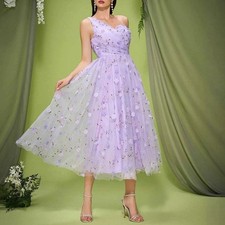 Elegant lace deep V-dress suitable for banquet and ball dresses