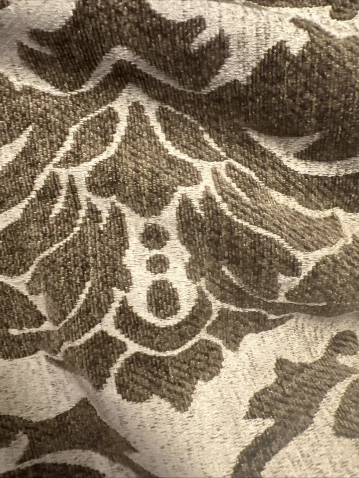 Falda cama CROSCILL 60W. X 82 L In. Con esquinas divididas Foto 4 de 4