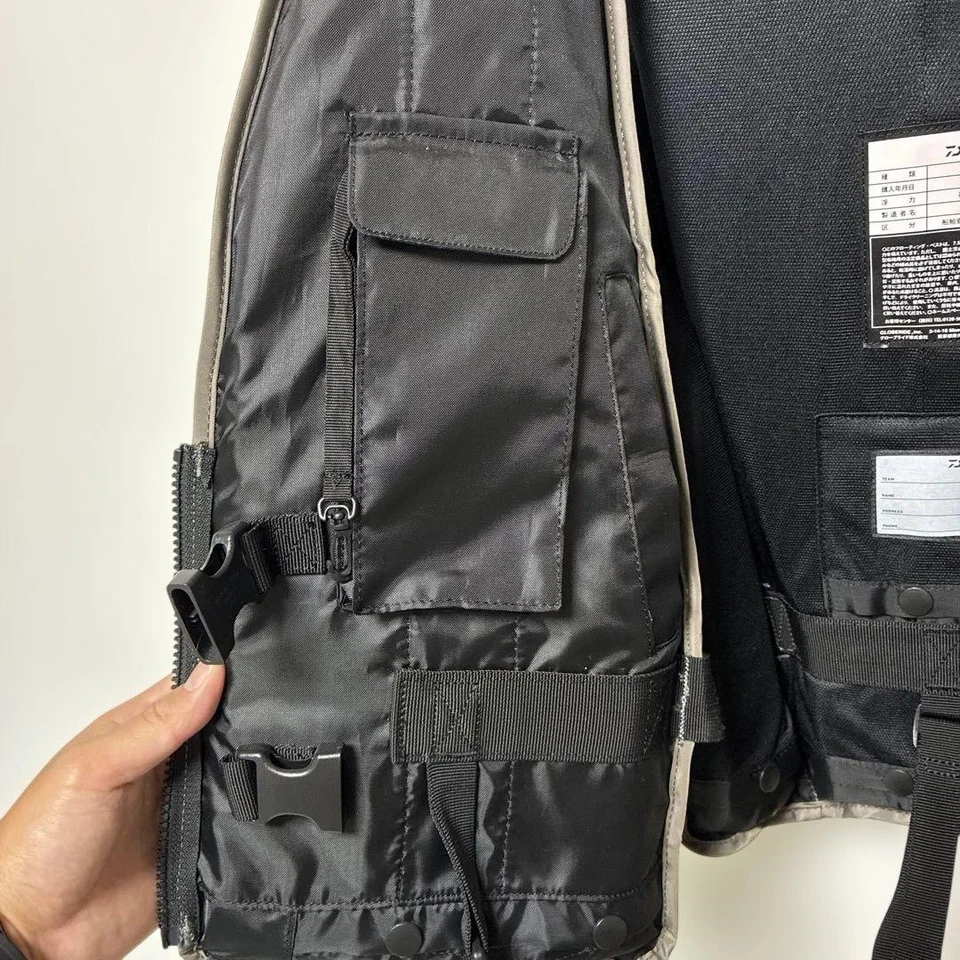 Chaleco de Pesca Daiwa Gris Nylon Varios Bolsillos Usado Foto 4 de 4