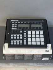 Native Instruments Maschine MKI Groove Production Studio
