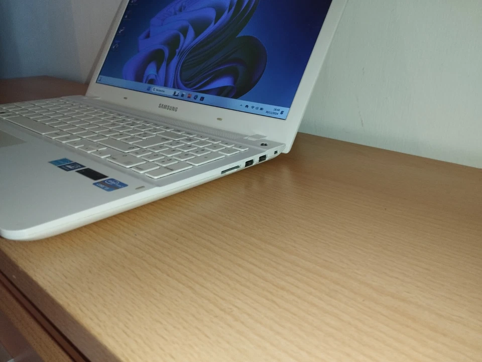 Pc Portable Samsung IntelCore I3 Ram8Go Ssd500Go Parfait Etat - Photo 2/4