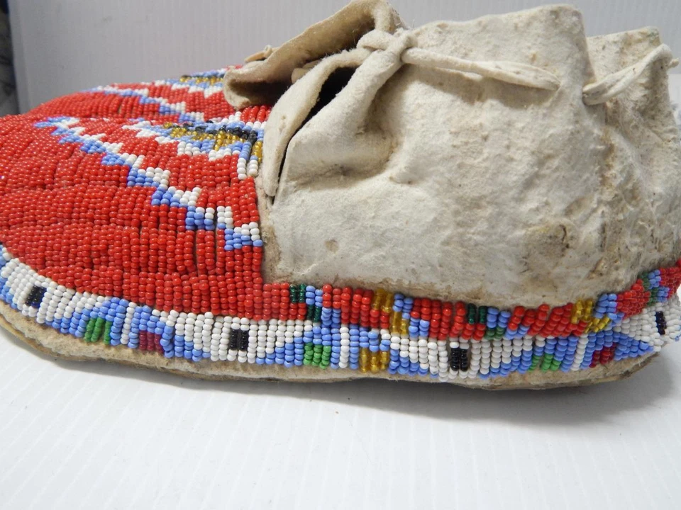 VINTAGE ANTIQUE ASSINIBOINE INDIAN SINEW SEWN + BEADED MOCCASINS HARD SOLES - Image 3 of 4