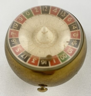Vintage Henriette? Novelty Roulette with Moving Ball Goldtone Powder Compact