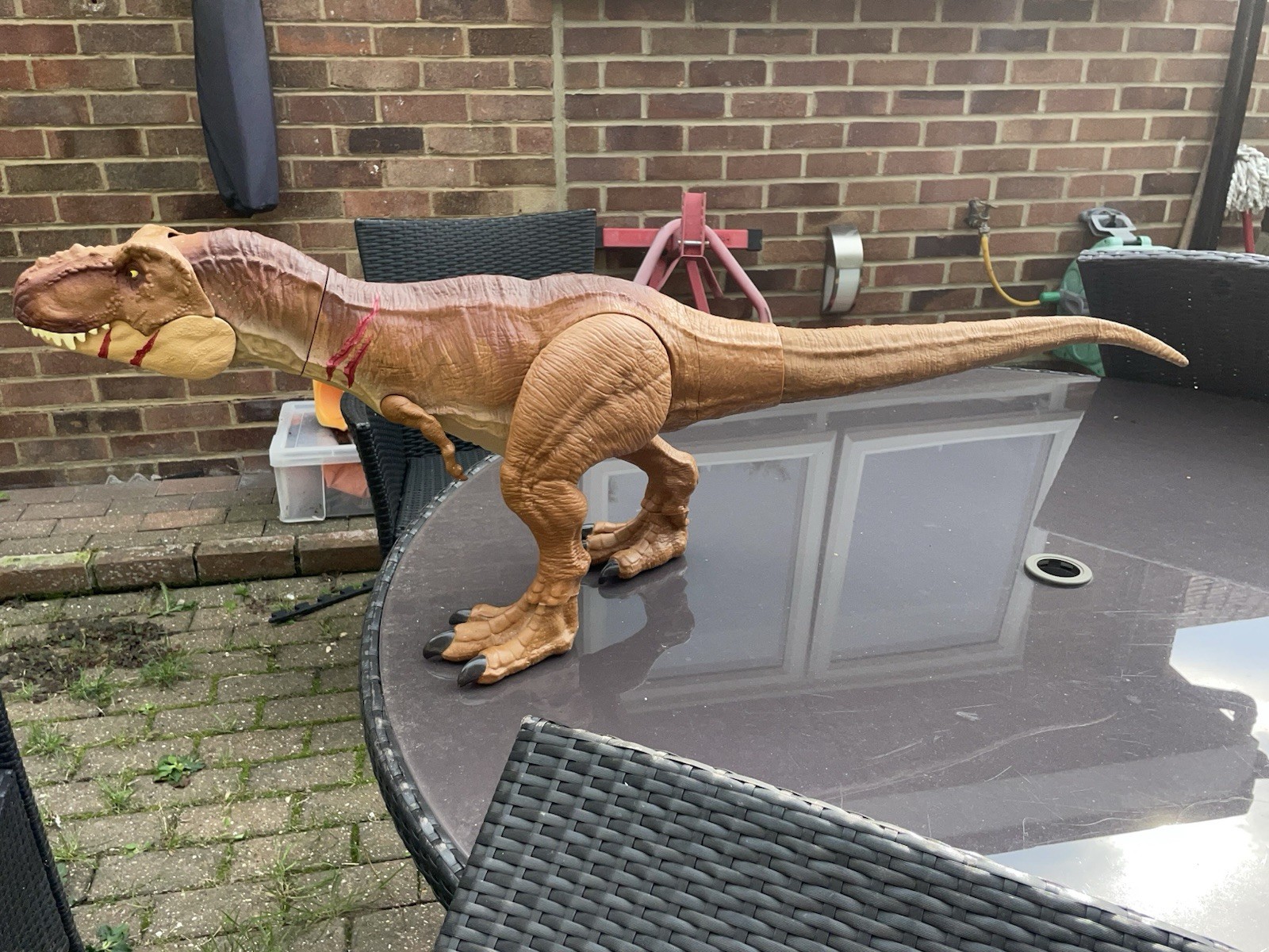 Jurassic World Super Colossal battle damage T-Rex Dinosaur Roaring Figure 40”