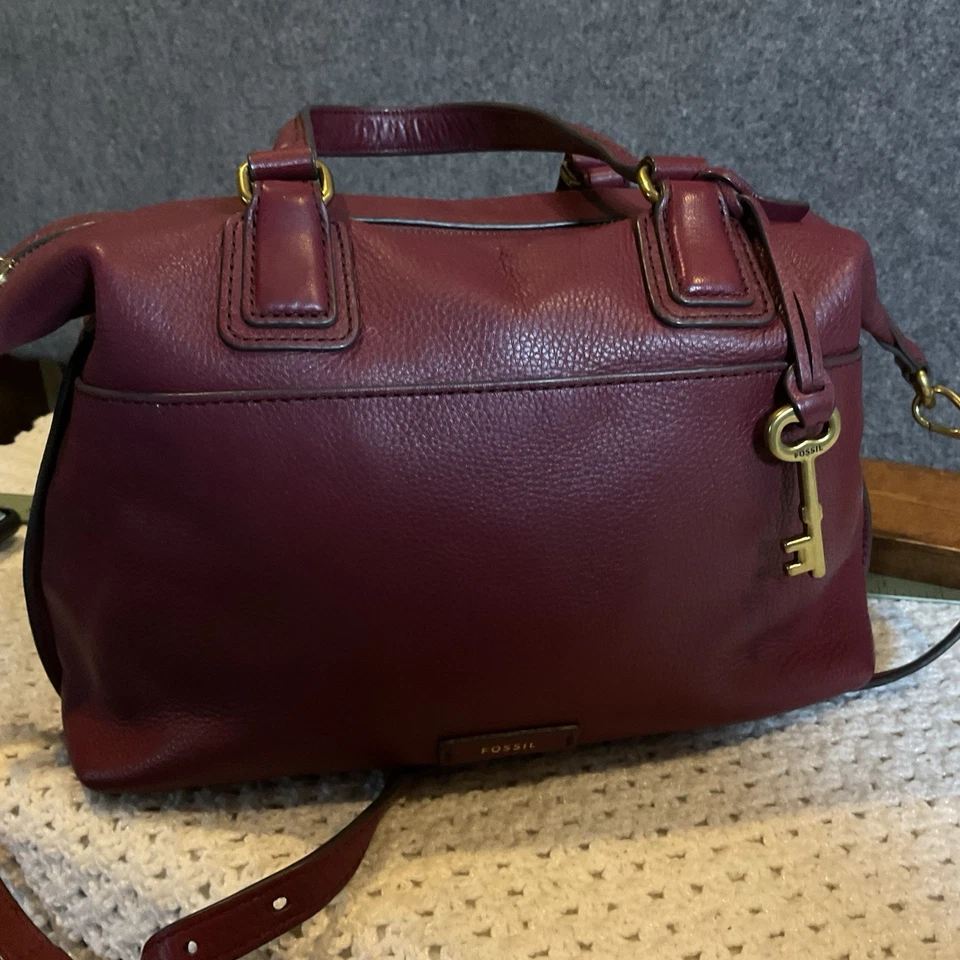 Fossil Rachel Red Velvet Pebbled Leather Purse Medium Crossbody Bag - Image 2 of 4
