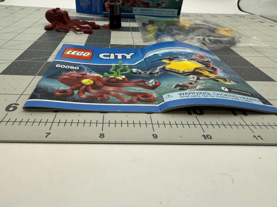 LEGO City Deep Sea Scuba Scooter 60090 100% Complete with Instructions - Image 4 of 4