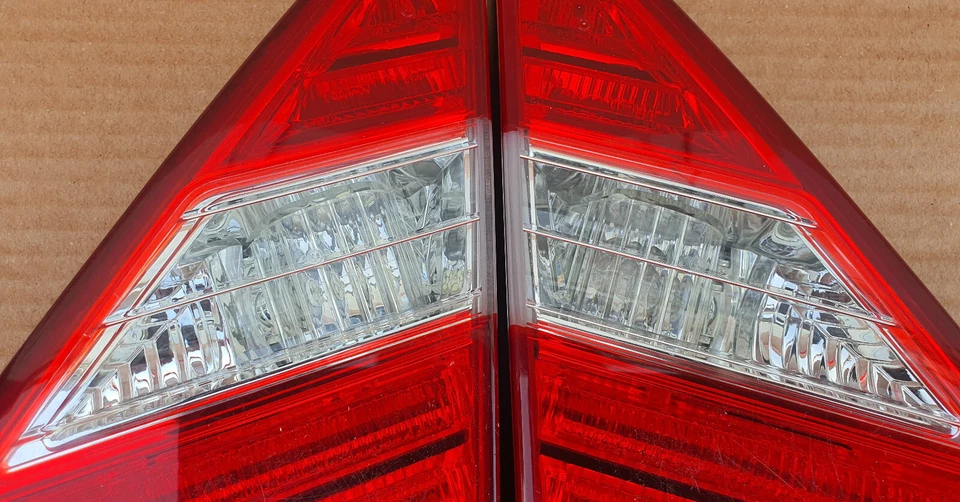 Par de luces interiores de maletero LEXUS LS430 2004-2006 lado izquierdo y derecho OEM usadas Foto 3 de 4