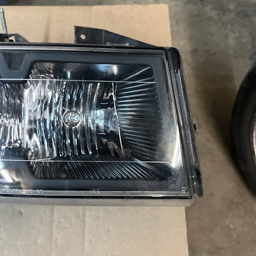 2004-2012 Chevrolet Chevy Colorado Right Passenger Headlight Used OEM - Picture 2 of 10