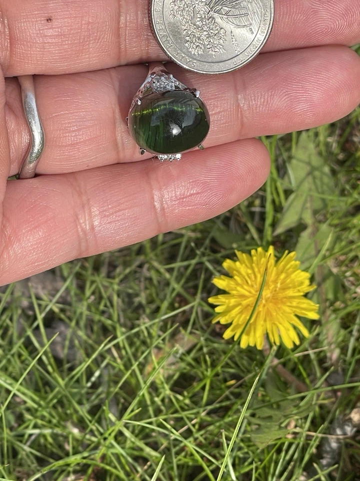 Anillo GIA Turmalina Verde Natural Ojo de Gato Ovalado 15.48Cts, Diamante 0.07ct, pt900 Foto 3 de 4