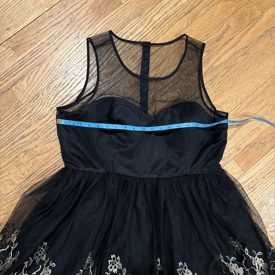 黑色 Geade ModCloth 薄纱连衣裙带金色和银色刺绣 1x 大码 — 第 4/4 张图片