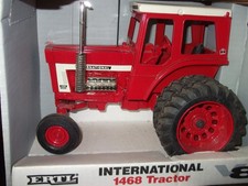 VINTAGE 1993 ERTL International Harvester 1468 V-8 Toy FARM Tractor 1/16TH SCALE