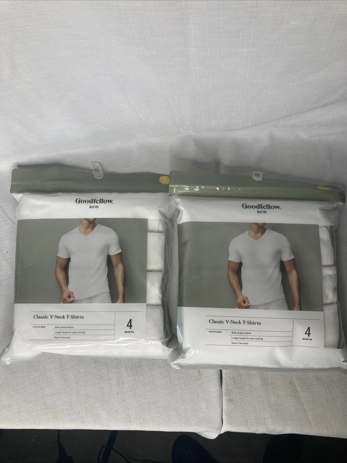 Lot Of Two: Goodfellow & Co Men's Classic V-Neck White T-Shirts 4 Pack Size Sm
