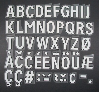 2025/2026 OFFIZIELLE AVERY DENNISON PREMIER LEAGUE WEISSE BUCHSTABEN IN SPIELERGRÖSSE 50 MM