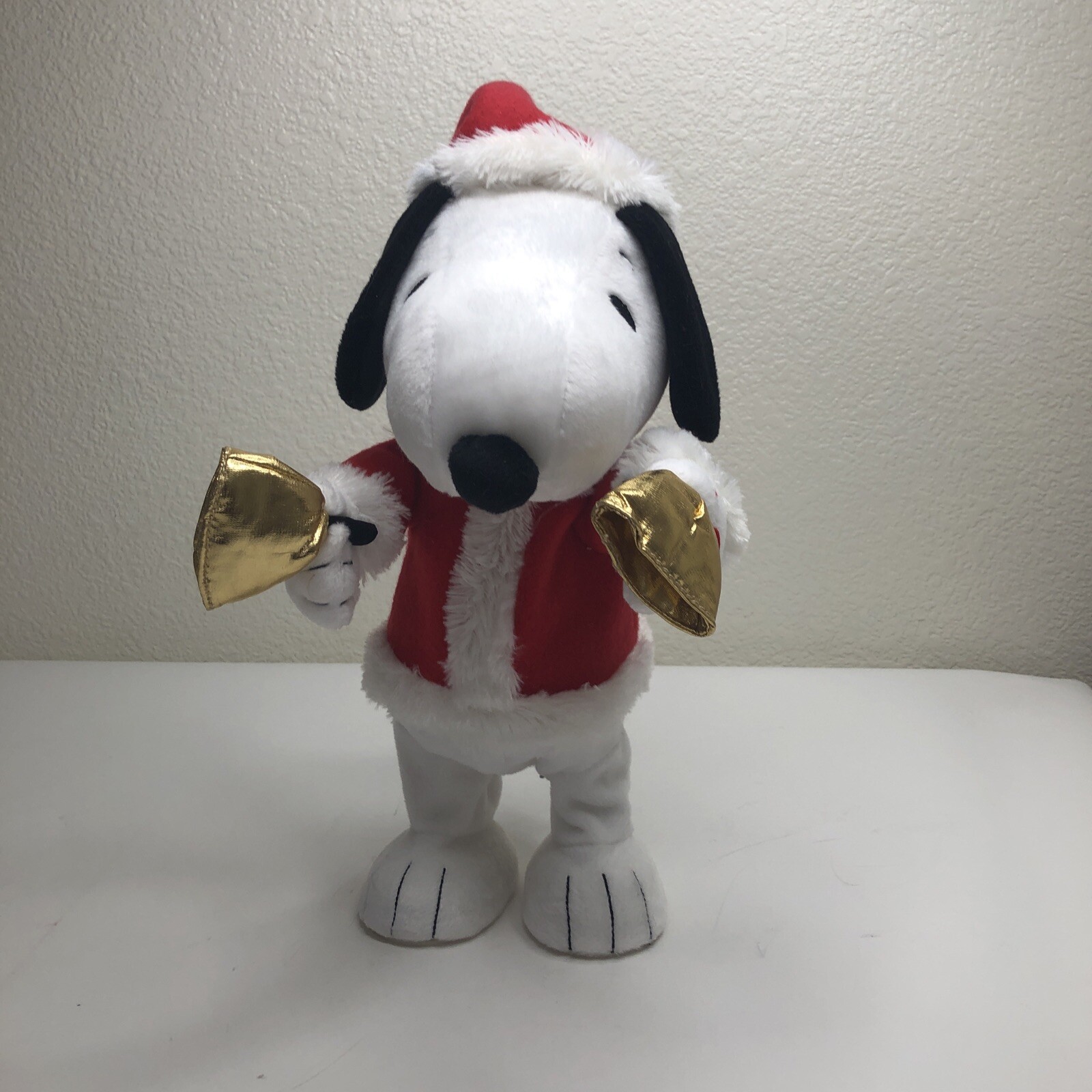 singing and dancing stuffed animals