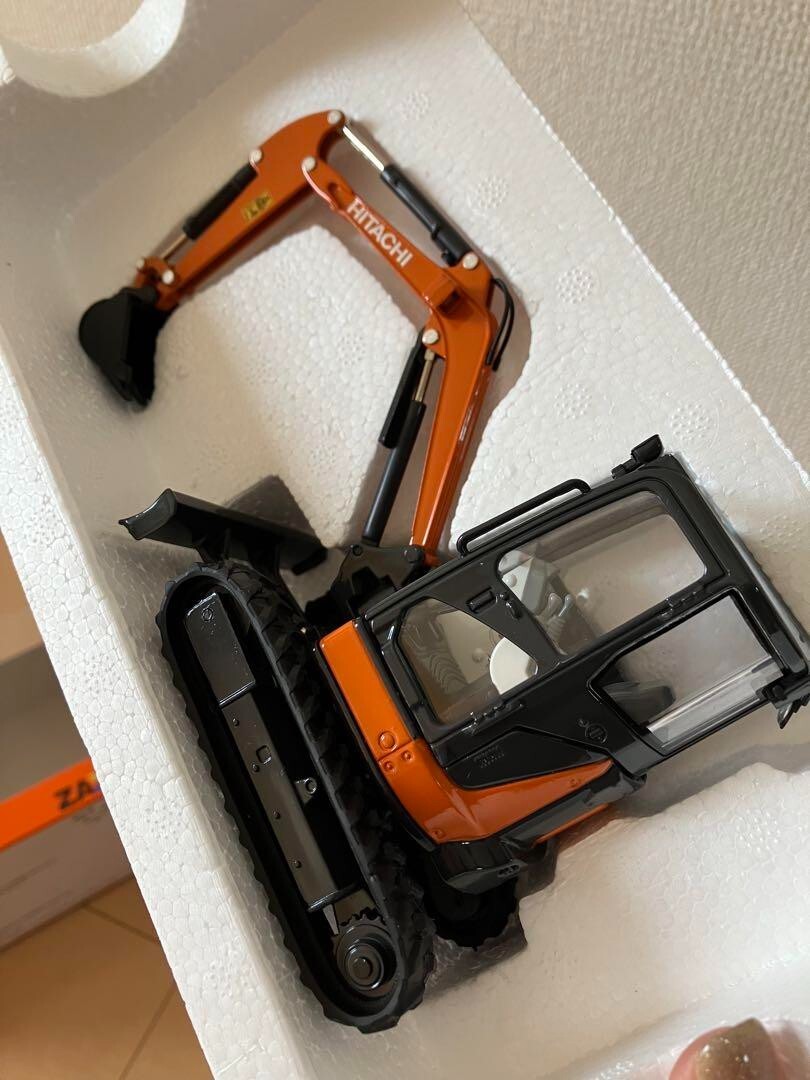Hitachi Construction Machinery Model 1/30 Excavator ZX35U-5A
