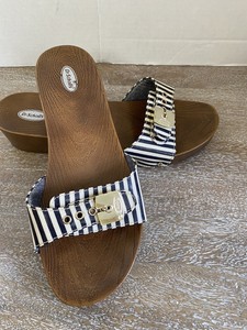 dr scholl wooden shoes with the toe bump