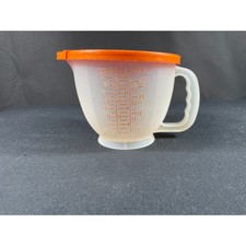 Vintage Tupperware 4 cup batter bowl, with li...