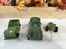 VINTAGE TIM - MEE TOYS US ARMY Captain JEEP & HOWITZER CANNON & Armored Car Lot