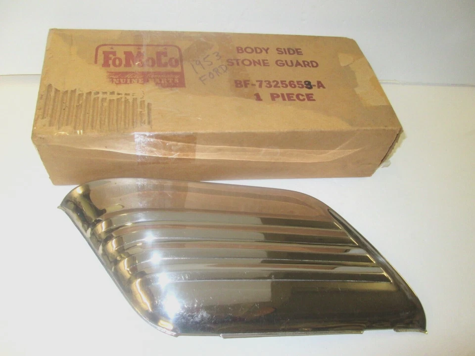 NOS 1953 Ford Mainline Left Body Side Stone Guard  Gravel Shield BF-7325653-A Foto 2 de 4