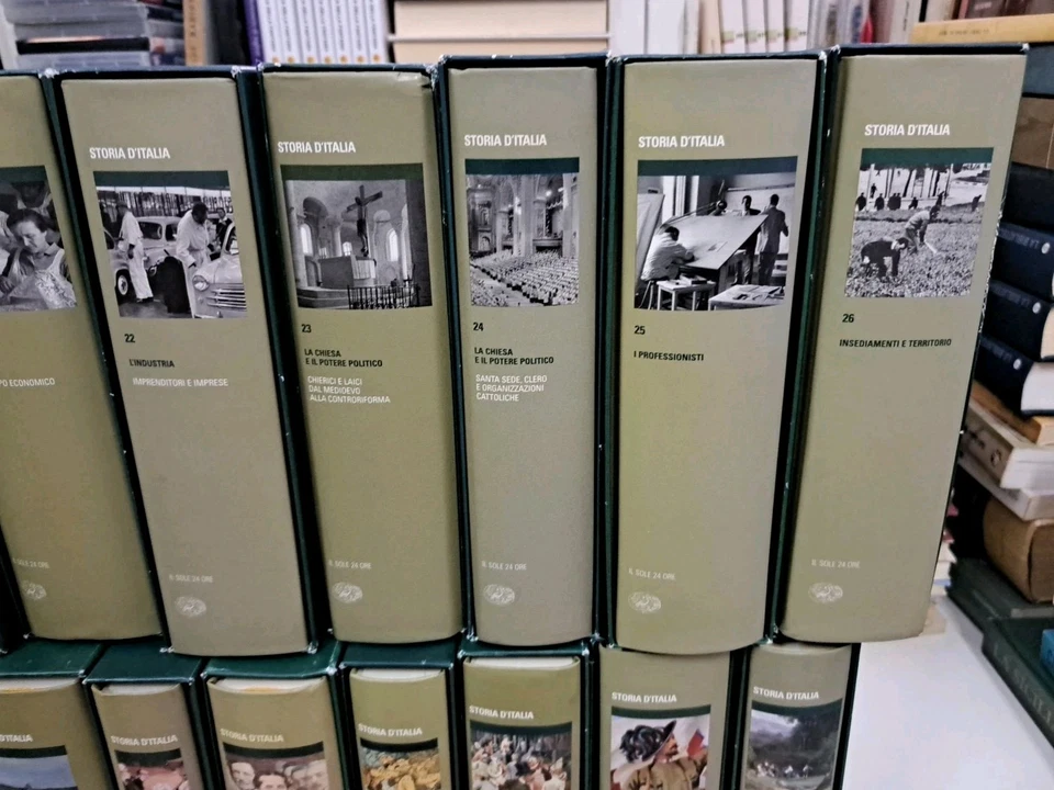 Storia d'Italia il sole 24 ore Einaudi - 26 volumi con cofanetti - Immagine 3 di 4