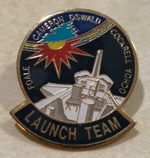 STS-56 SPACE SHUTTLE DISCOVERY LAUNCH TEAM PINBACK