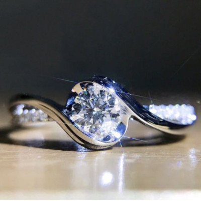 1,76 TCW runder Lab Created Moissanite Verlobungsring in 14k Weißgold plattiert