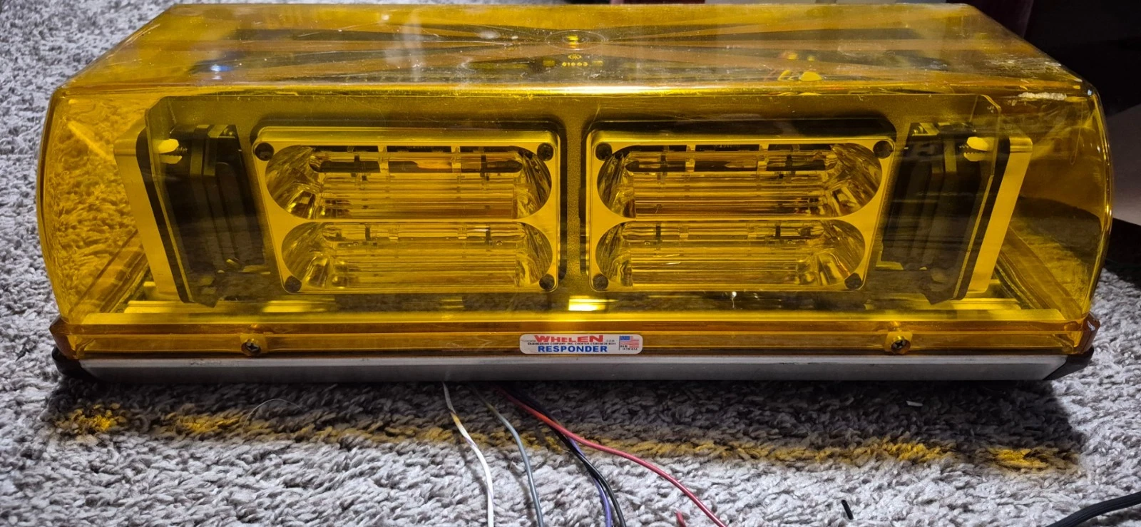 Whelen Responder HD Super-LED amber lightbar - Picture 1 of 2