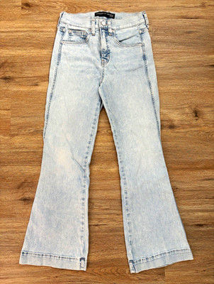 Veronica Beard Women's Light Wash Blue Denim High Rise Flared Jeans Size 27
