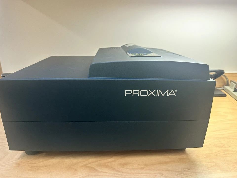 Proxima Pro-AV SX1 D-ILA Projector With Carrying Case - Image 2 of 4