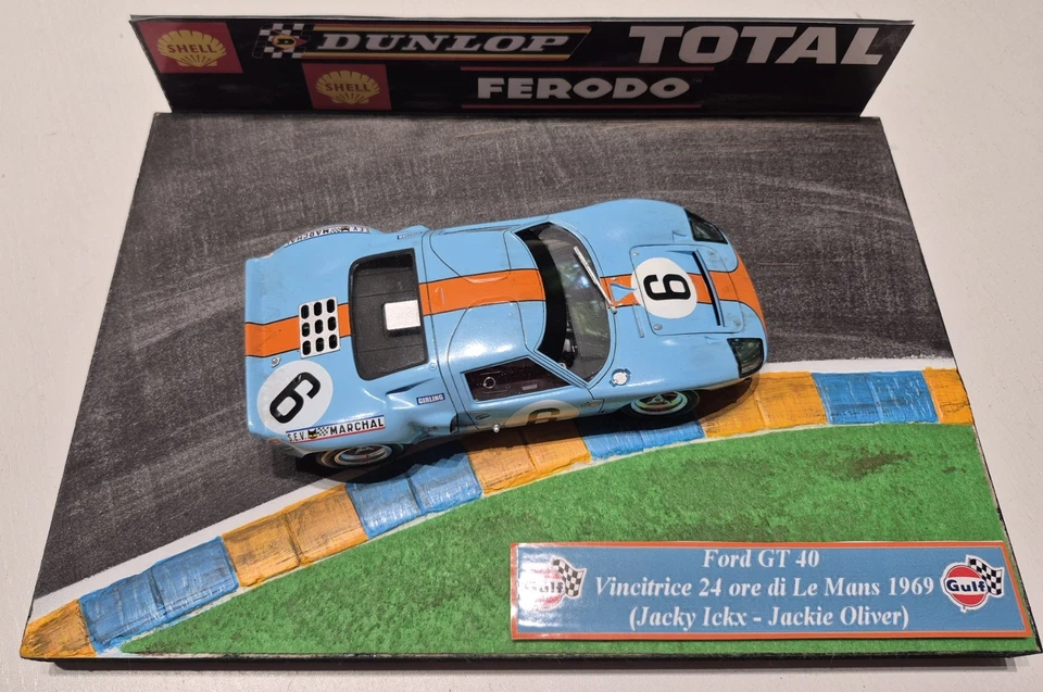 Diorama Ford GT40 - Vincitrice 24ore Le Mans 1969 - Immagine 2 di 4