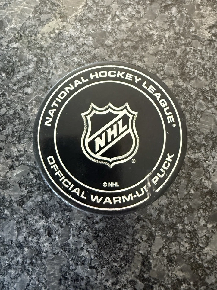 Utah Mammoth - Tampa Bay Lightning - 11/2/25 - Disco de calentamiento Foto 2 de 2