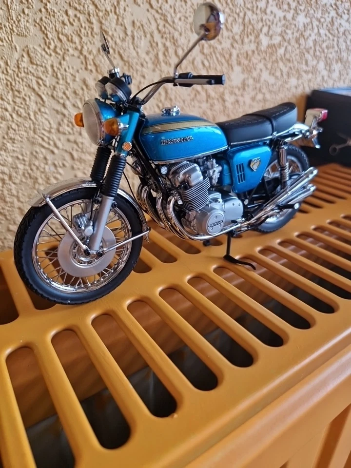 Minichamps HONDA CB 750 1:12 - Immagine 2 di 4