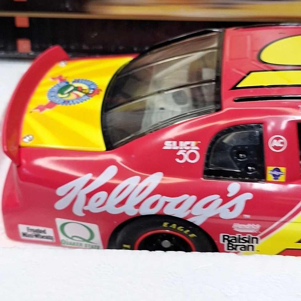 Terry Labonte #5 Kellogg's Honey Crunch Nascar 1/18 Ertl Prestige Series (K) - Image 2 of 4