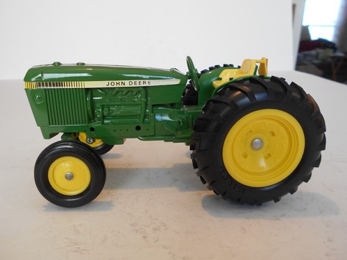 Vintage 1980 Ertl 1:16th Scale John Deere 2040 Utility Tractor #516-7641, Used - Picture 11 of 19